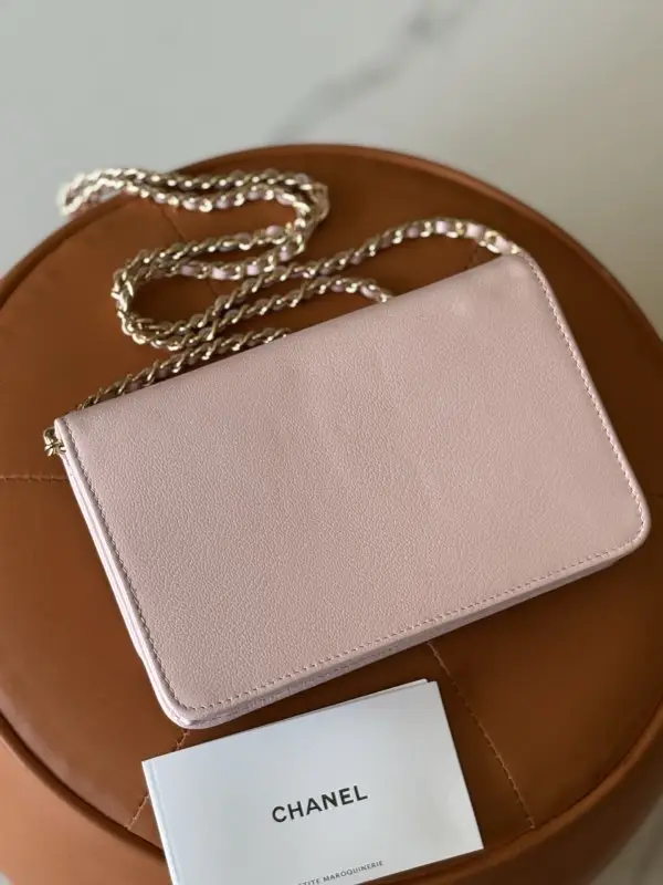 Chanel Сумка Woc Change Cherry 19 см — Фото 2
