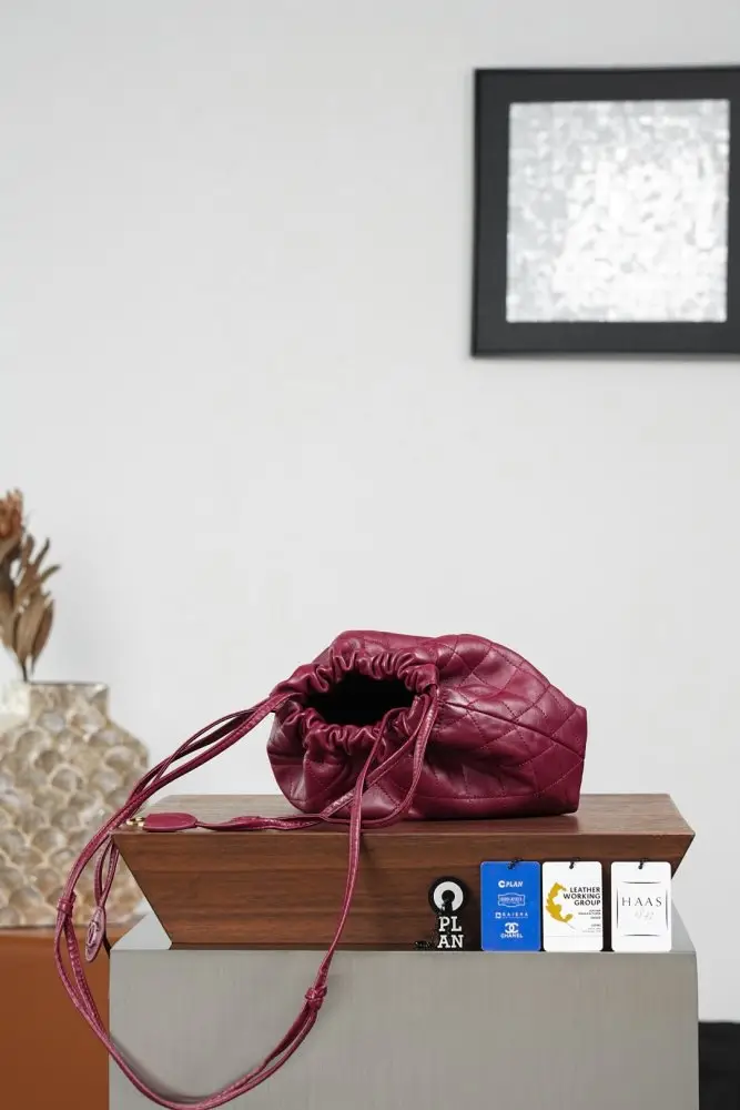 Chanel A bag women's leather 22 cm on expositions — Photo 5