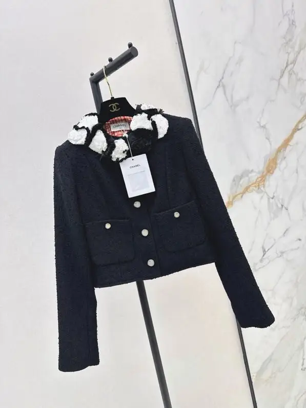 Chanel A jacket female — Photo 2