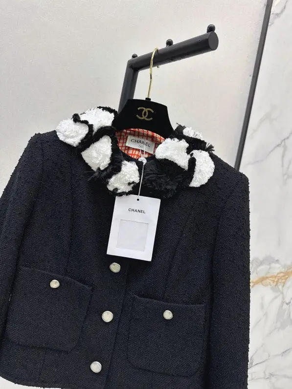 Chanel A jacket female — Photo 4