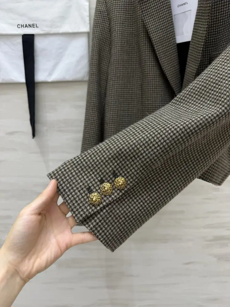 Chanel A jacket female — Photo 5