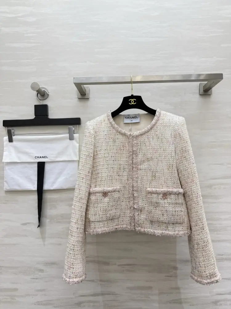 Chanel — A jacket tweed female