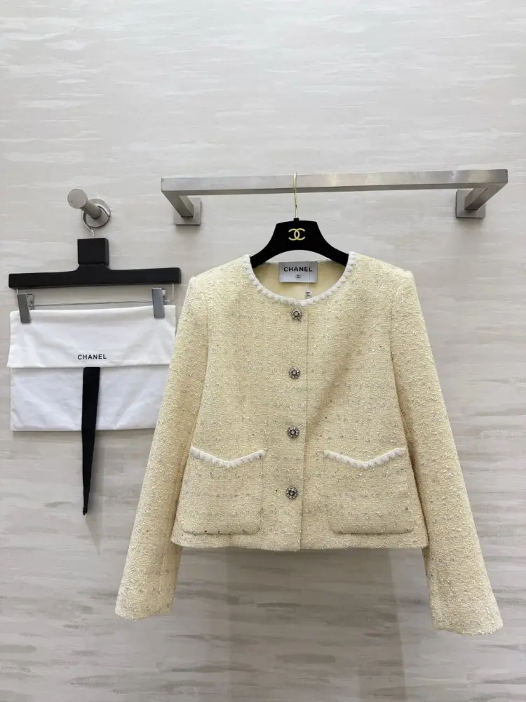 Chanel — A jacket tweed female