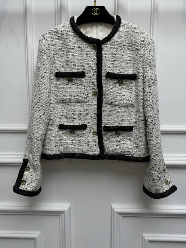 Chanel — A jacket tweed female