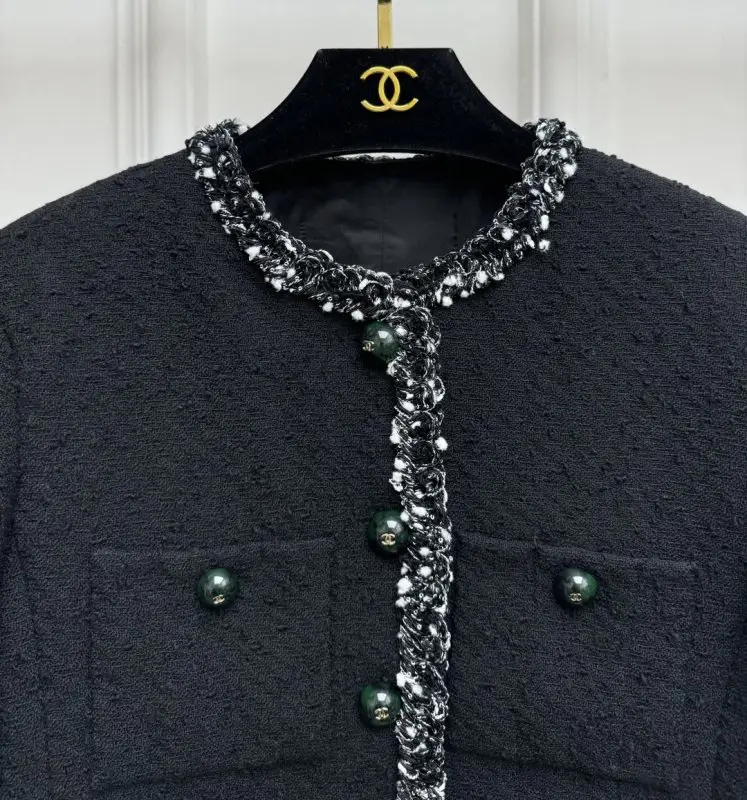 Chanel Пиджак твидовый женский — Фото 2