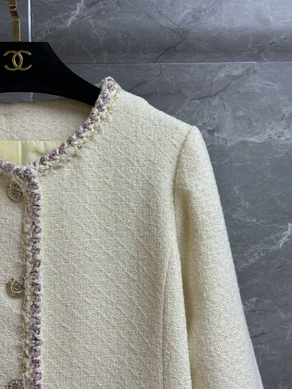 Chanel Пиджак твидовый женский — Фото 3