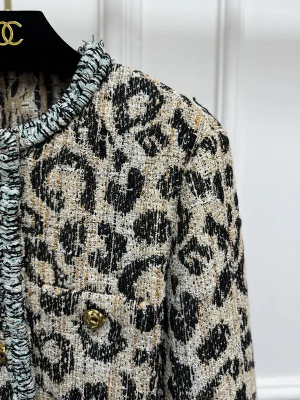 Chanel Пиджак твидовый женский — Фото 3