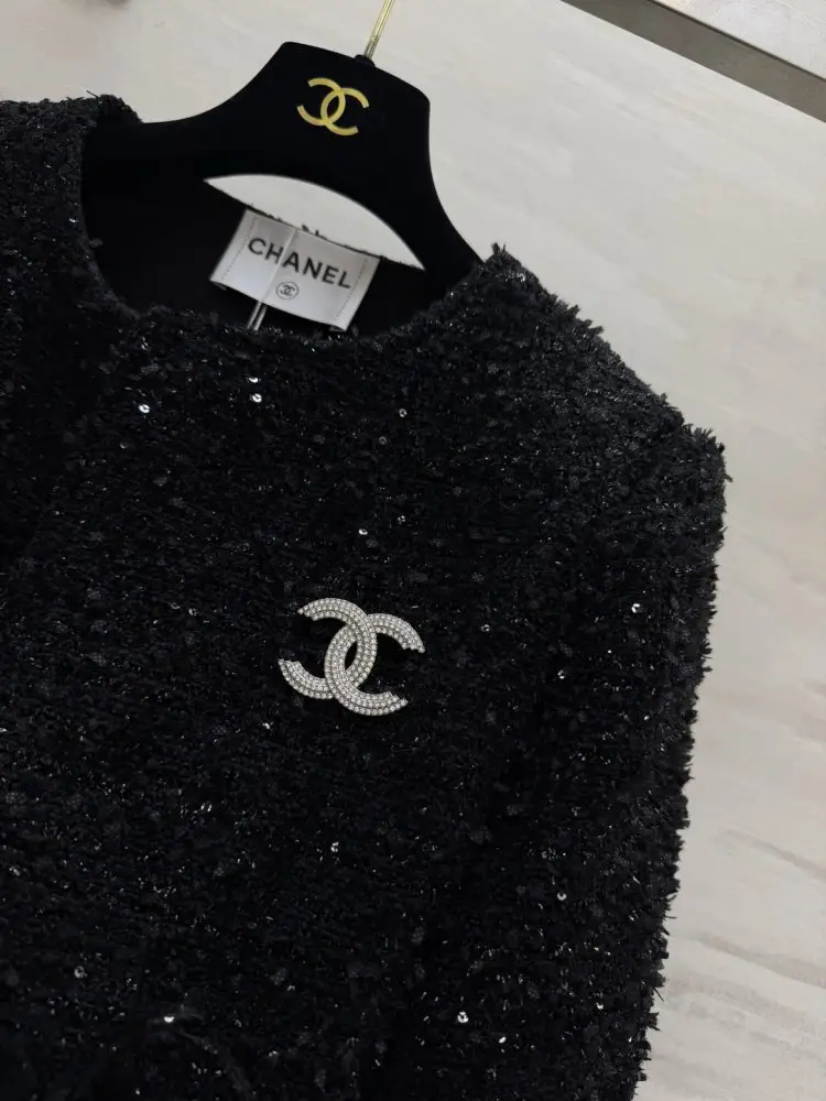Chanel Пиджак твидовый женский — Фото 4