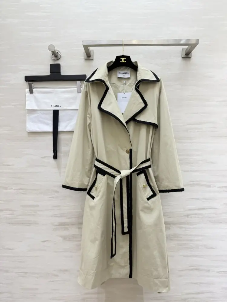 Chanel A long trench female — Photo 1