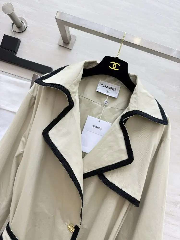 Chanel A long trench female — Photo 2