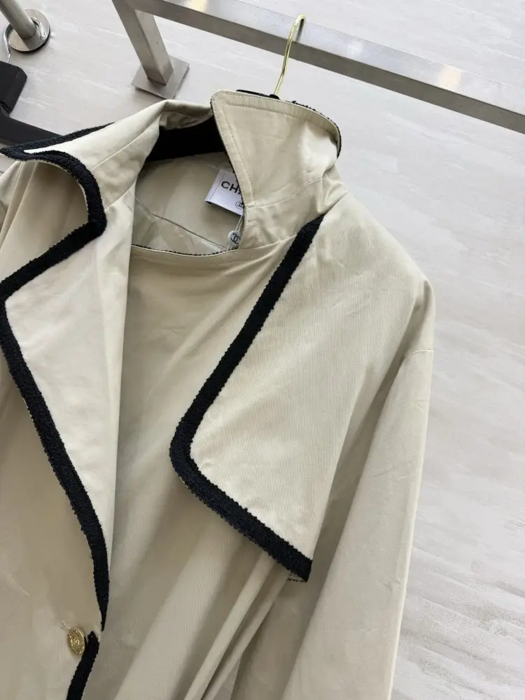 Chanel A long trench female — Photo 3