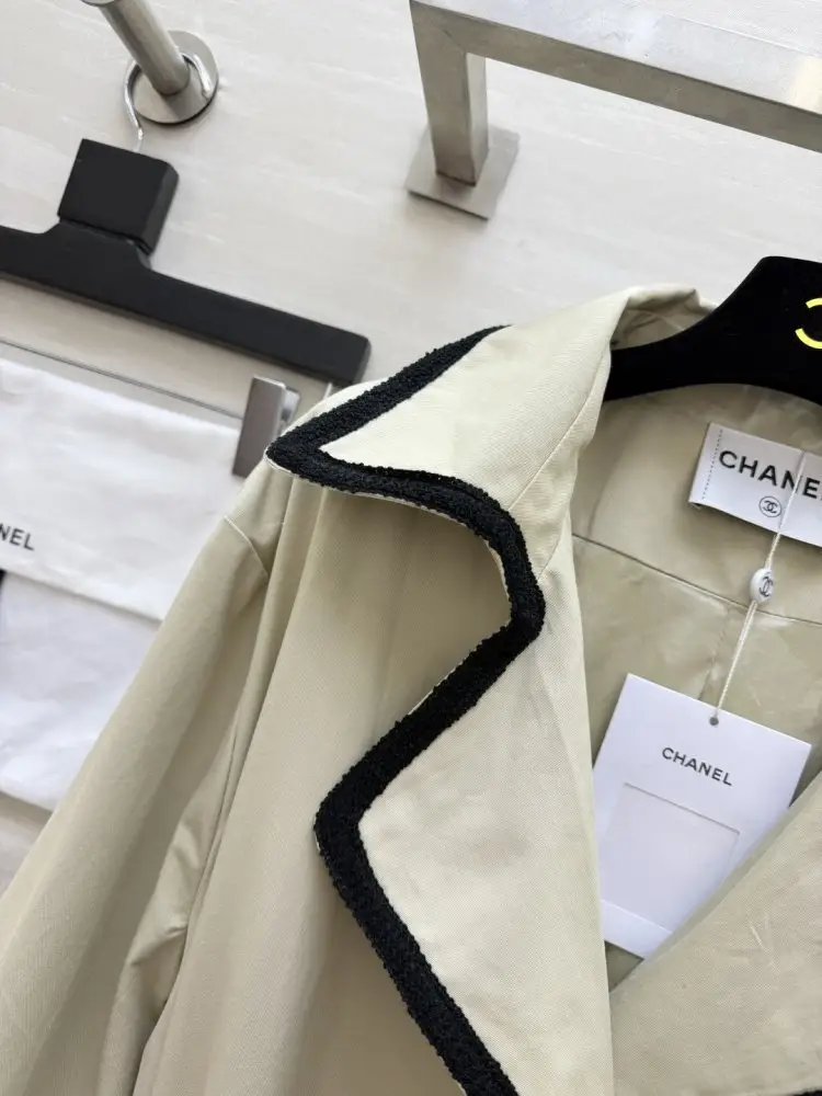 Chanel A long trench female — Photo 4