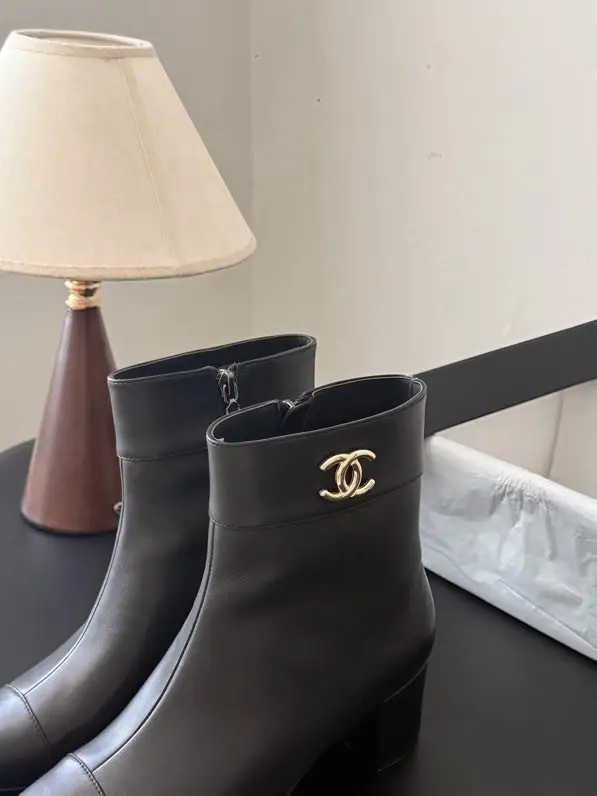 Chanel Ботильйони 26B Métiers d'Art Collection — Фото 5