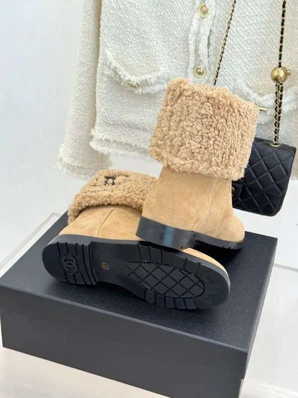 Chanel Ботильйони хутряні зимові жіночі — Фото 2