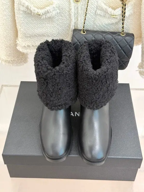 Chanel Ботильйони хутряні зимові жіночі — Фото 3