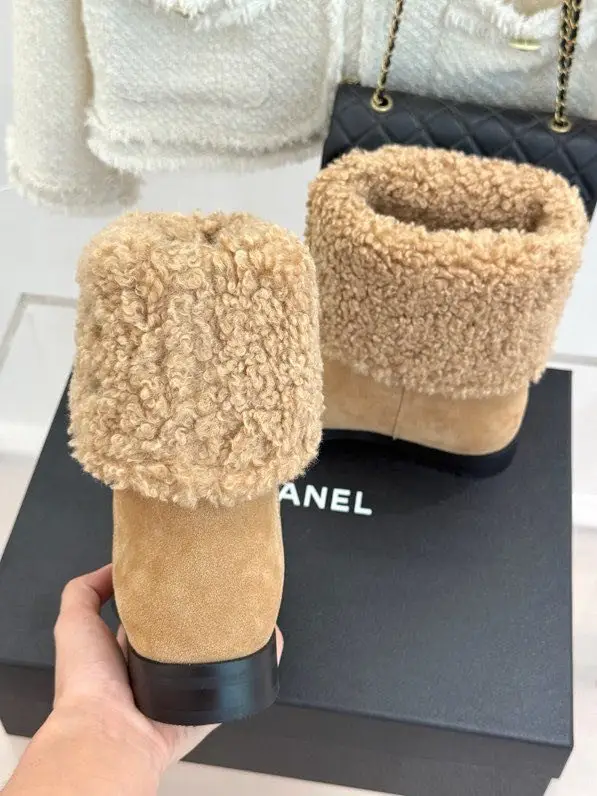 Chanel Ботильйони хутряні зимові жіночі — Фото 3