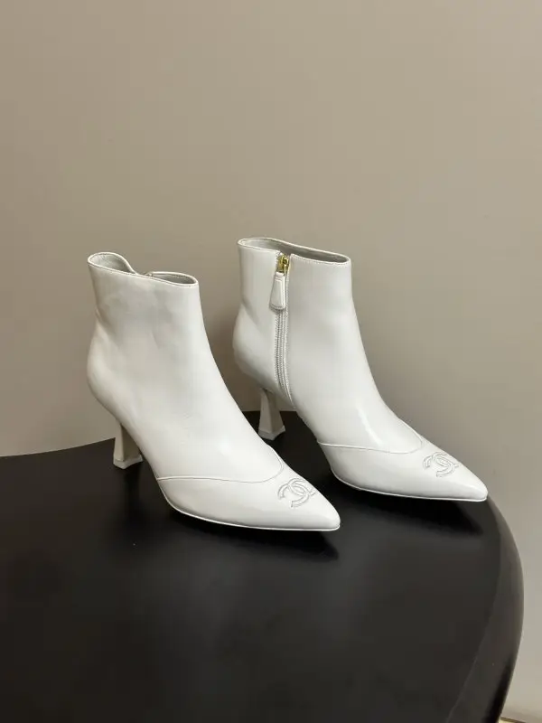 Chanel — Ботильйони на підборах