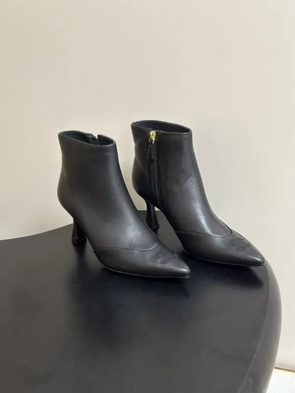 Chanel Ankle boots on heel — Photo 1