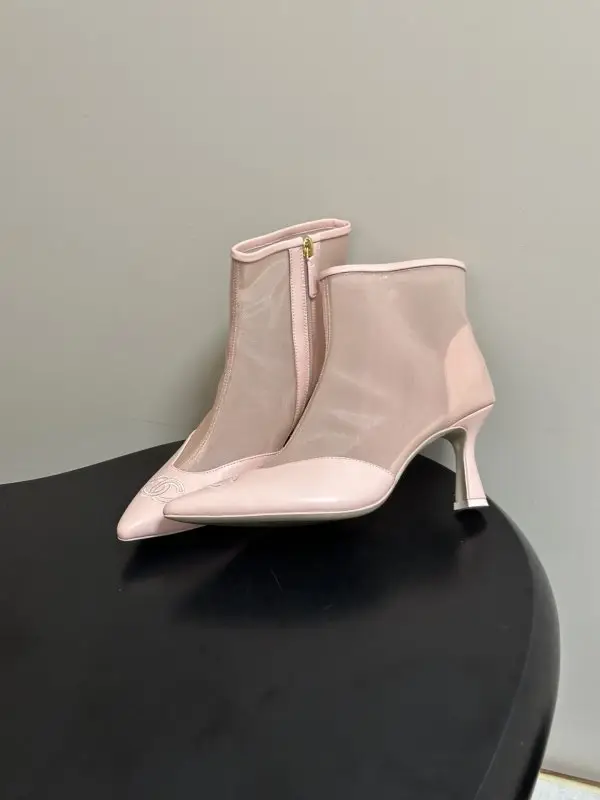 Chanel Ankle boots on heel — Photo 2