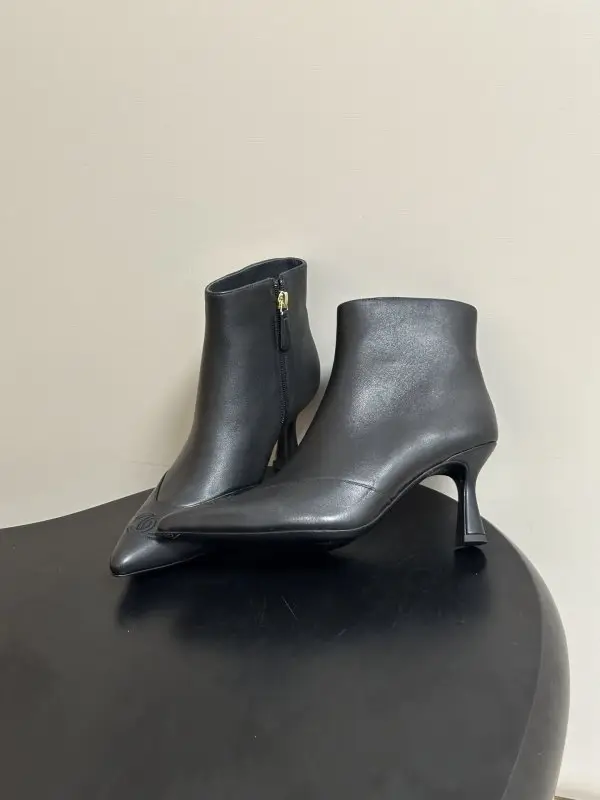 Chanel Ankle boots on heel — Photo 2