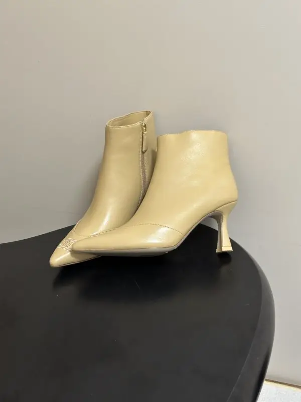 Chanel Ankle boots on heel — Photo 2