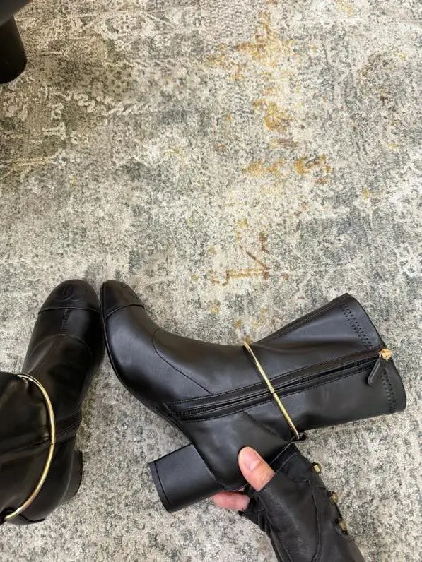 Chanel Ankle boots on heel — Photo 2