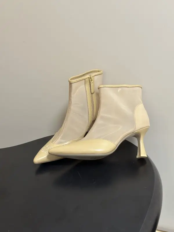 Chanel Ankle boots on heel — Photo 2