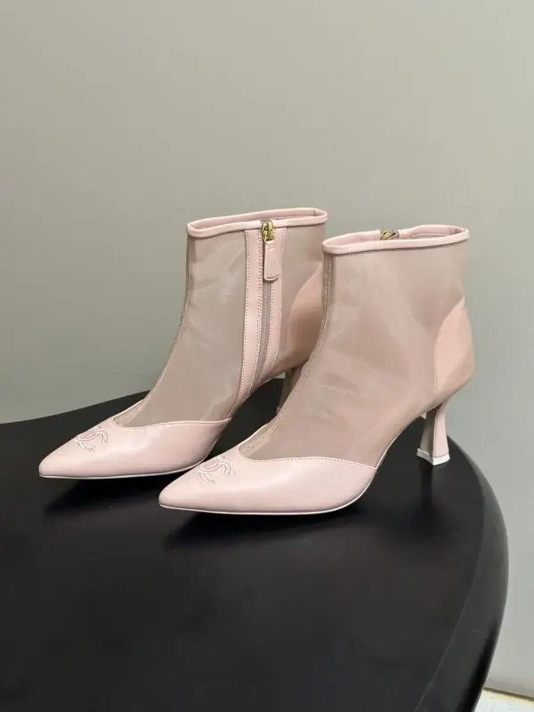 Chanel Ankle boots on heel — Photo 3