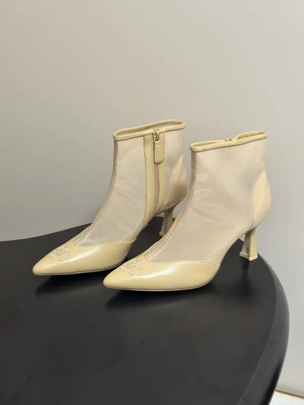 Chanel Ankle boots on heel — Photo 3