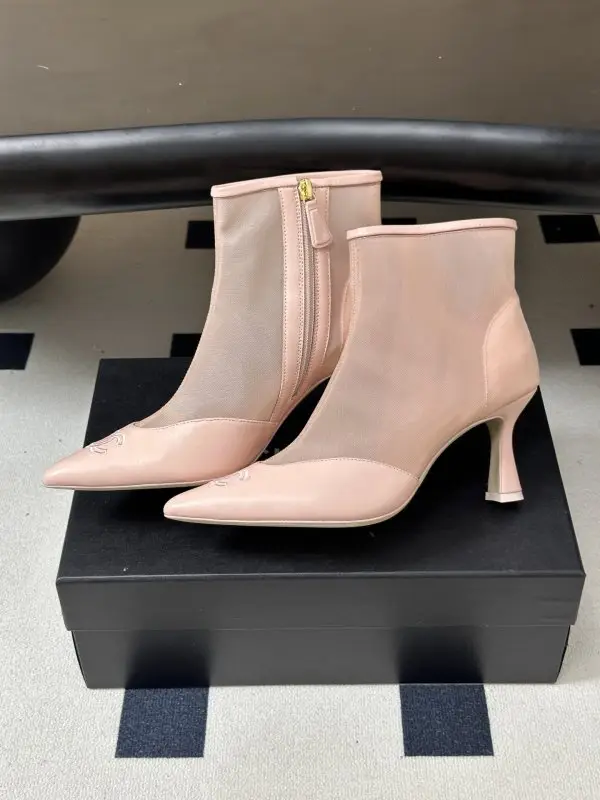 Chanel Ankle boots on heel — Photo 4