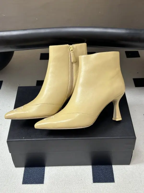 Chanel Ankle boots on heel — Photo 4