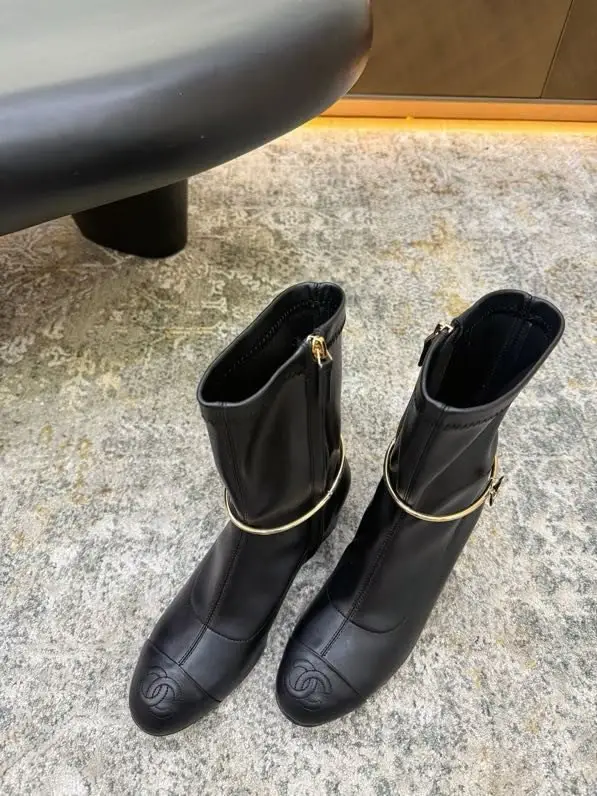 Chanel Ankle boots on heel — Photo 4