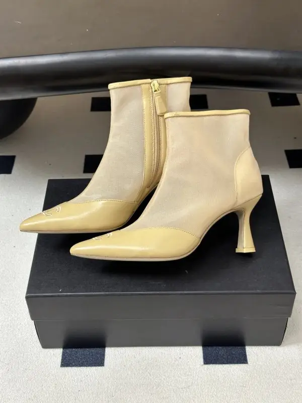 Chanel Ankle boots on heel — Photo 4