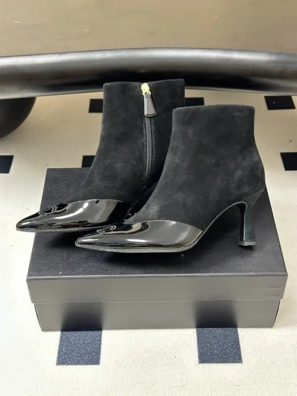 Chanel Ankle boots on heel — Photo 4
