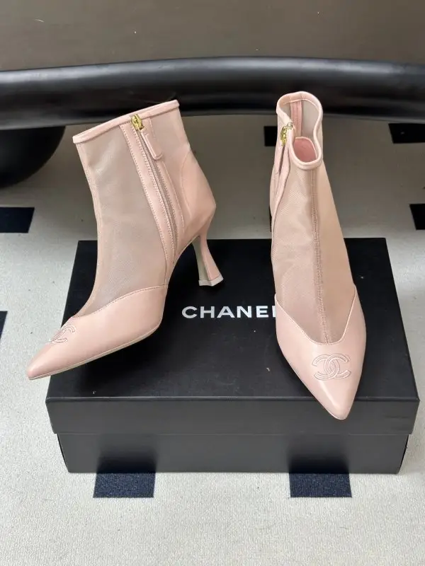 Chanel Ankle boots on heel — Photo 5