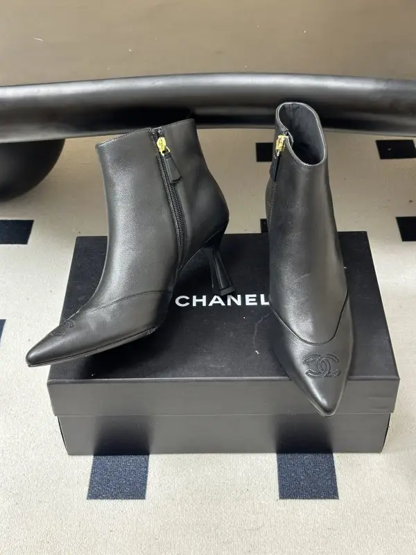 Chanel Ankle boots on heel — Photo 5