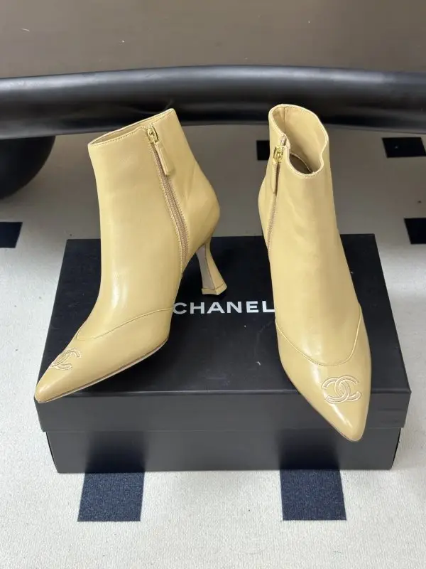Chanel Ankle boots on heel — Photo 5