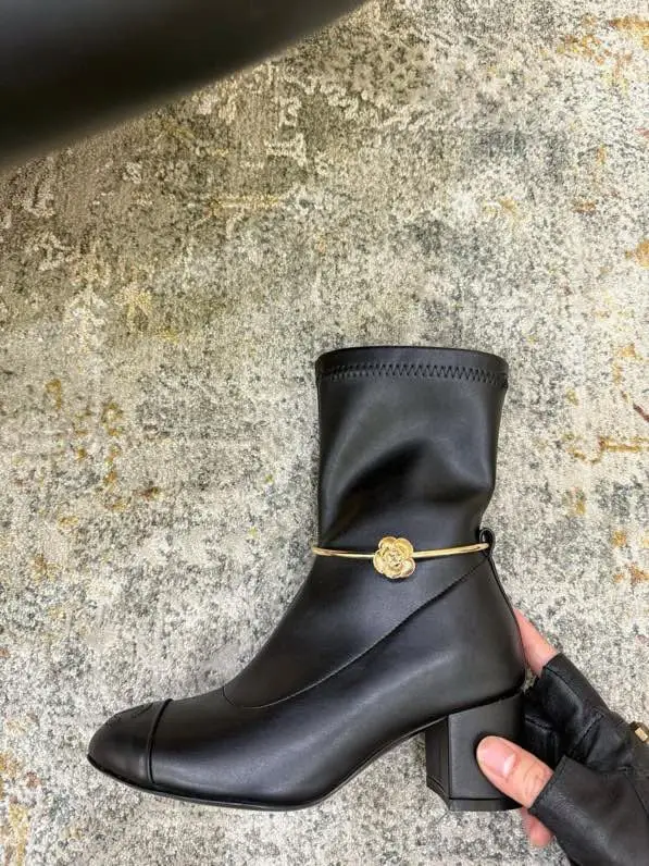 Chanel Ankle boots on heel — Photo 5