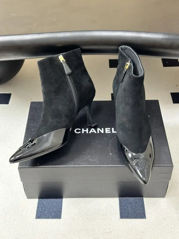 Chanel Ankle boots on heel — Photo 5
