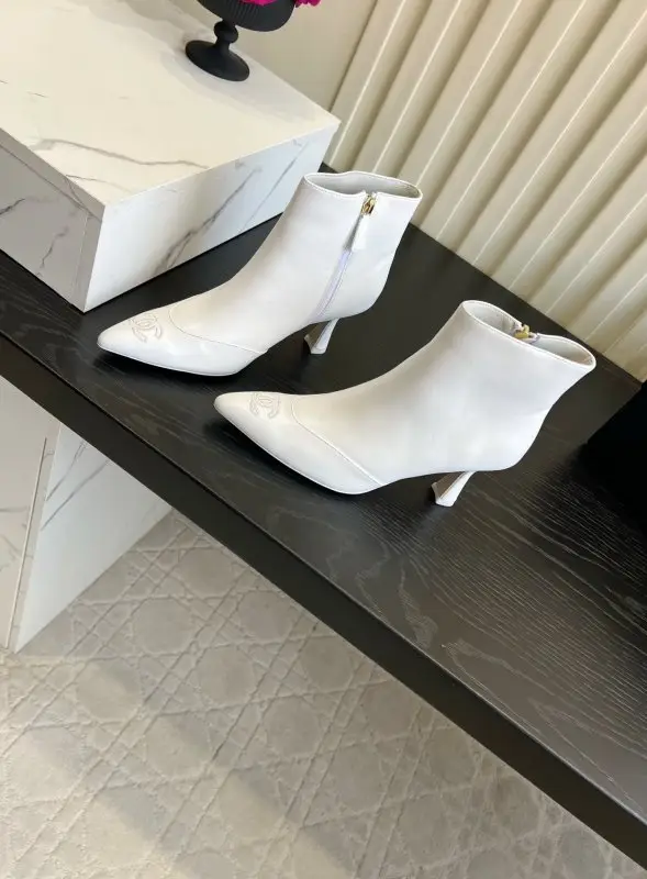 Chanel Ankle boots on high heel from sharp the toe — Photo 2