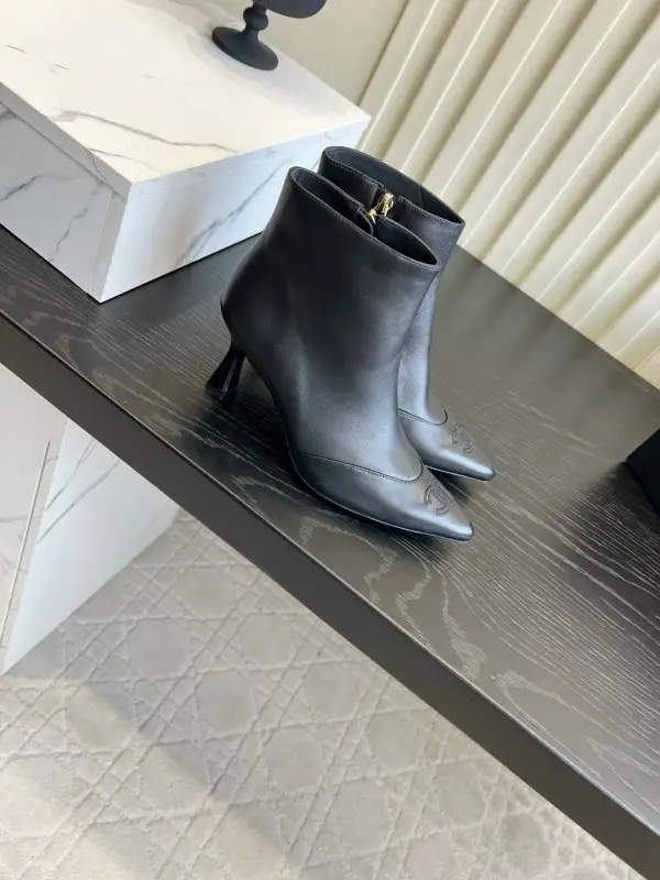 Chanel Ботильйони на високому підборах з гострим носком — Фото 3