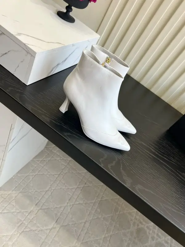 Chanel Ankle boots on high heel from sharp the toe — Photo 3