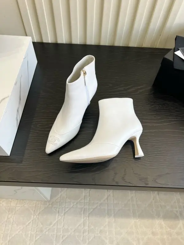 Chanel Ankle boots on high heel from sharp the toe — Photo 4