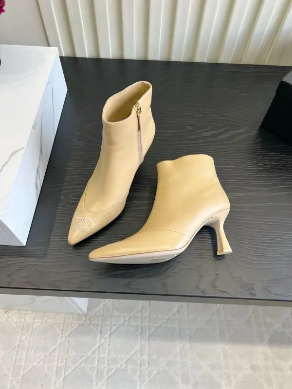 Chanel Ботильоны на высоком каблуке с острым носком — Фото 4