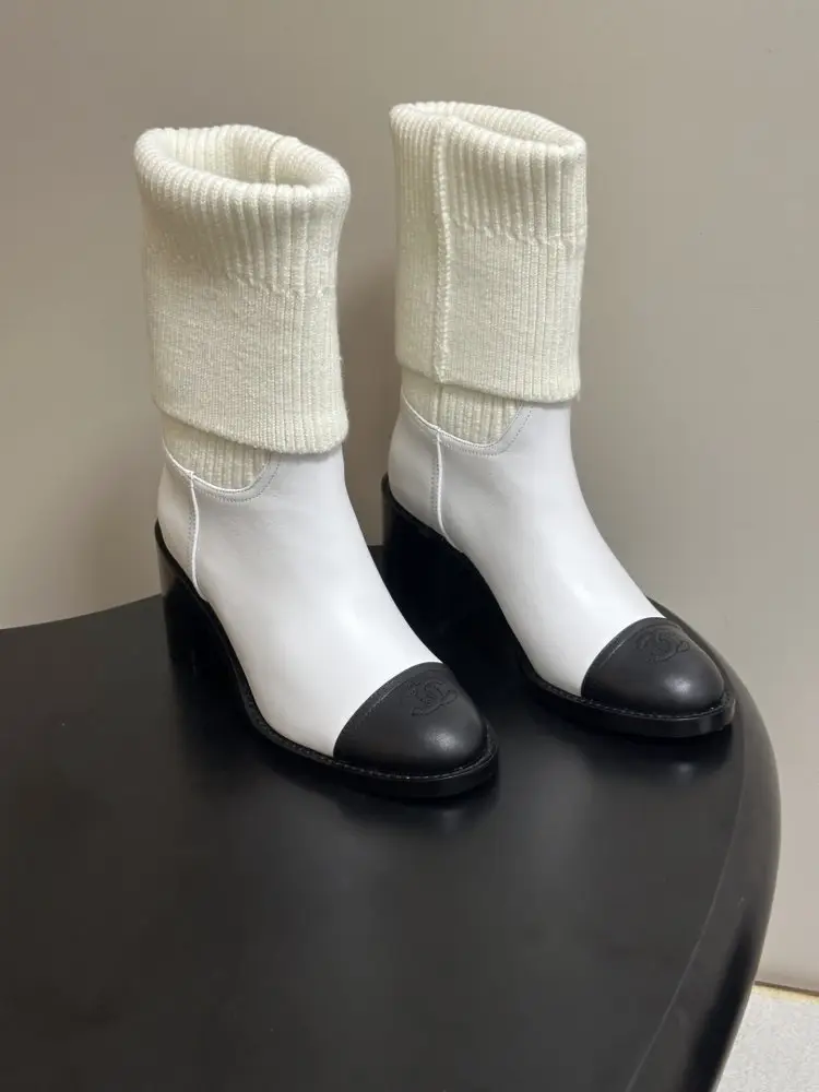 Chanel Ankle boots on high heel — Photo 1