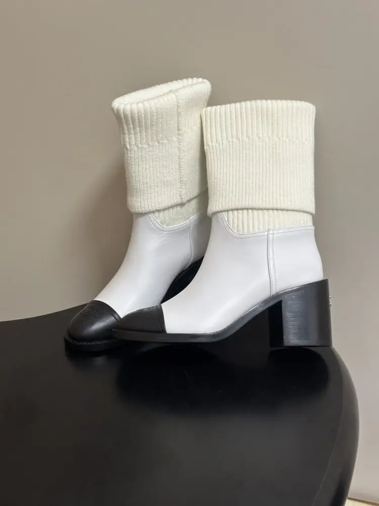 Chanel Ankle boots on high heel — Photo 2