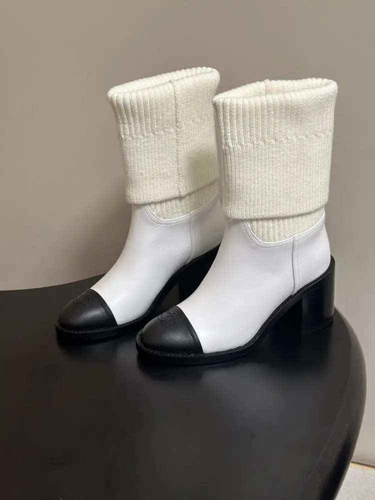 Chanel Ankle boots on high heel — Photo 3