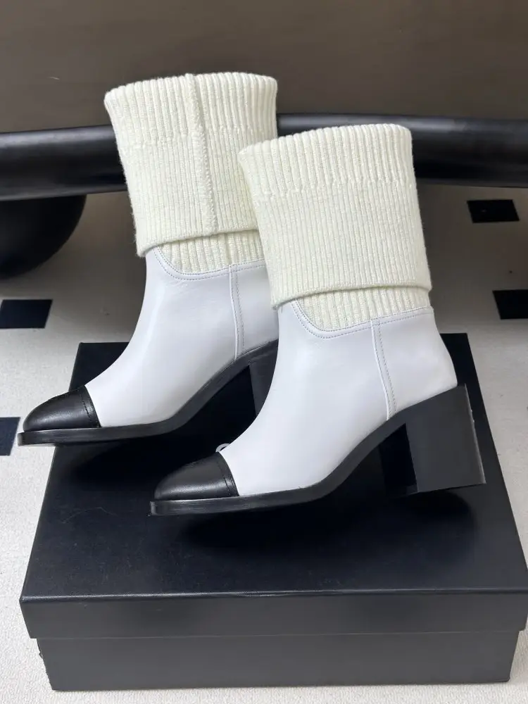 Chanel Ankle boots on high heel — Photo 5
