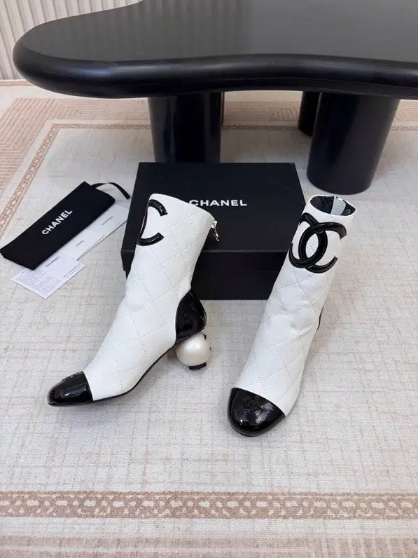 Chanel Ankle boots on pearly heel — Photo 5