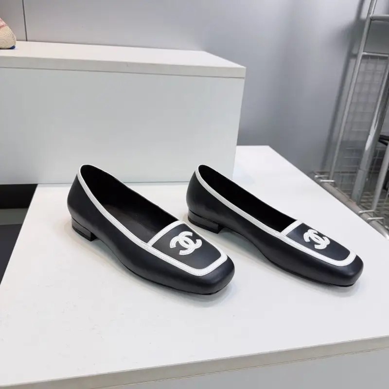 Chanel — Балетки с квадратным носком